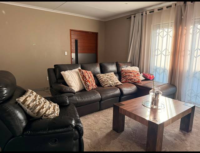 3 BEDROOM HOUSE FOR SALE IN WATERKLOOF EAST